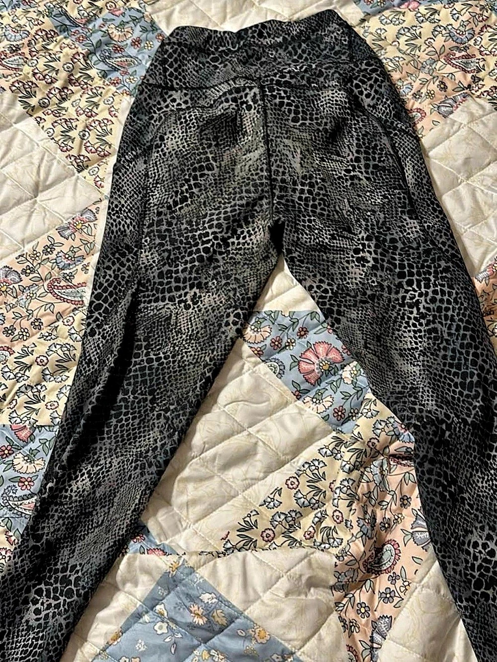 Jones New York Animal Print Leggings Black Waist 26R Like New